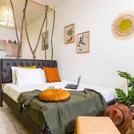 Apartment Erato “wrapped In Myrtle And Roses” *